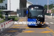 记者：国米新帅齐沃教练团队成员启程前往美国